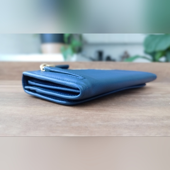 Authentic Prada Navy Saffiano Continental Wallet on Chain - Picture 3 of 9